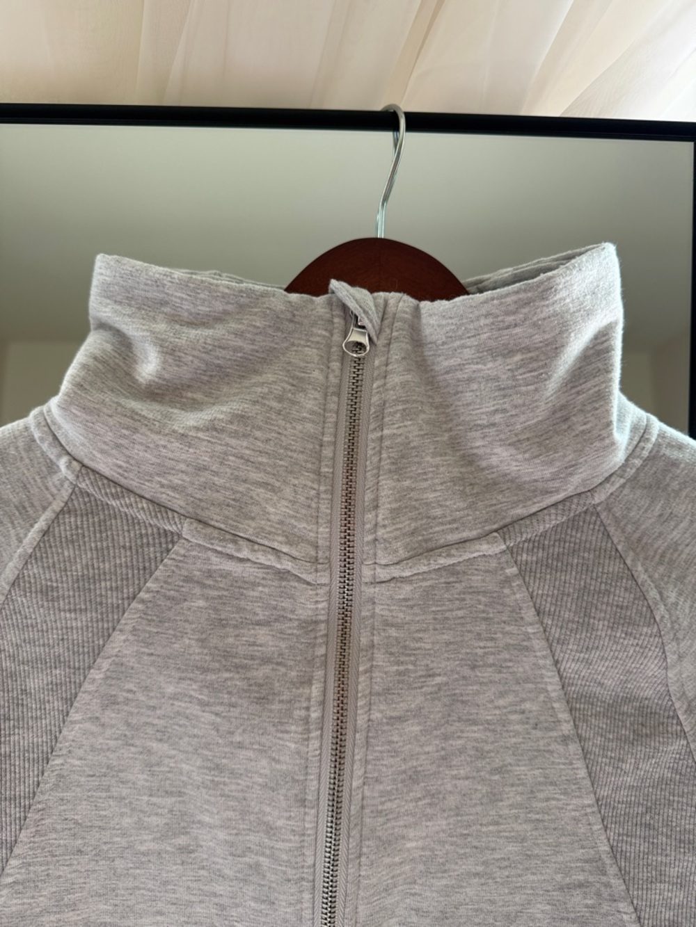 Danskin Cropped Zip Up - Picture 2 of 5